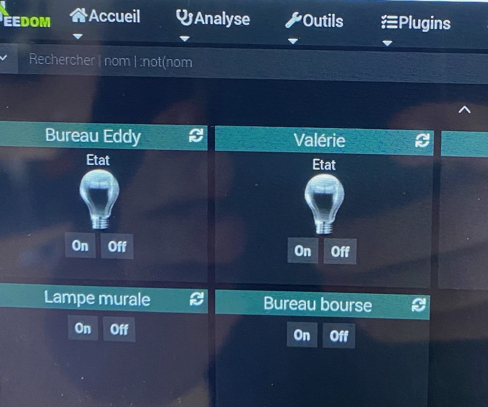 Contrôler les lumières des chambres à partir de l'écran